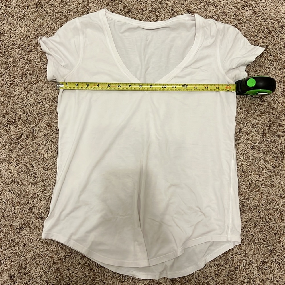 Lululemon Love V-Neck T-Shirt Size small